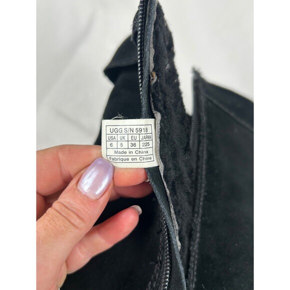 UGG | Cargo III Women's Black Suede and Shearling Boots with Pockets Size 6 US - Picture 12 of 12